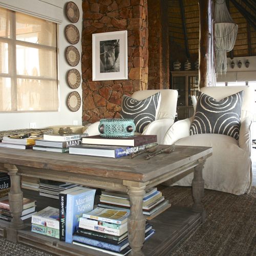 Esiweni-luxury-safari-lodge-living-room.jpg