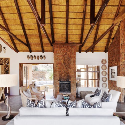 Esiweni-Luxury-Safari-Lodge.Living-room-jpg.jpg