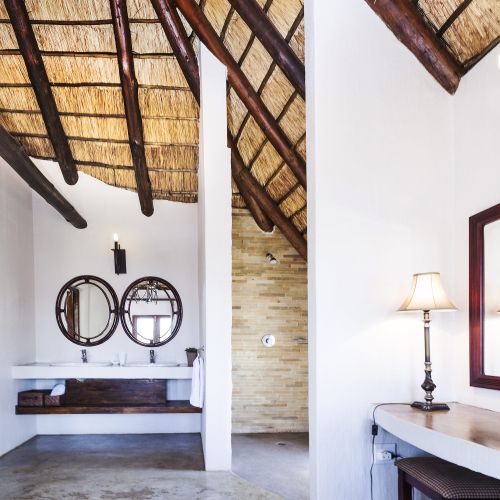 Esiweni-Luxury-Safari-Lodge--Bathroom.jpg