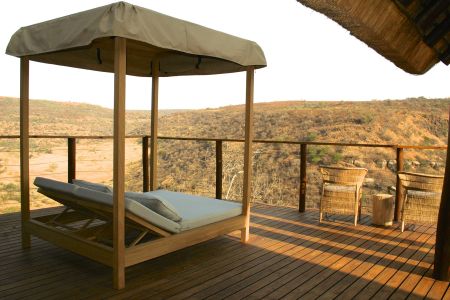 Esiweni-Luxury-safari-lodge-sun-bed-on-the-cliff.jpg