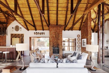 Esiweni-Luxury-Safari-Lodge.Living-room-jpg.jpg