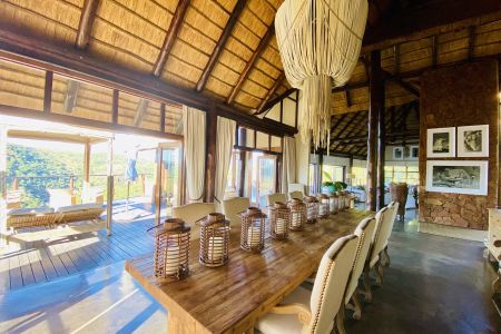 Esiweni-Luxury-Safari-Lodge-restaurant-.jpg