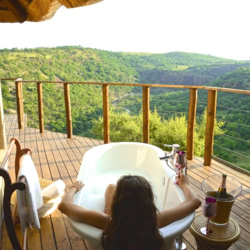 Esiweni-Luxury-Safary-Lodge-OUTSIDE-BATH-.jpg