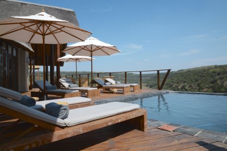 esiweni-luxury-safari-lodge-deck-main-view-pool