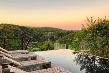 esiweni-luxury-safari-lodge-deck-sunset-valley-view-02