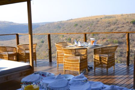 esiweni-luxury-safari-lodge-dining-breakfast-valley-view
