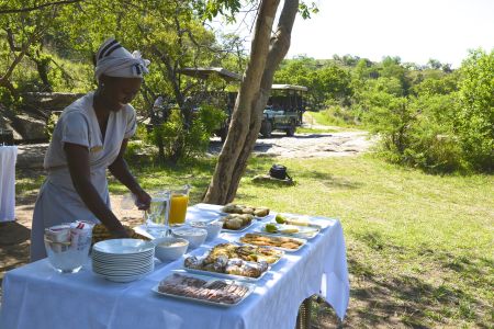 esiweni-luxury-safari-lodge-dining-buffet-cascades