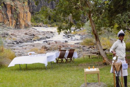 esiweni-luxury-safari-lodge-exterior-cascades- lunch-view