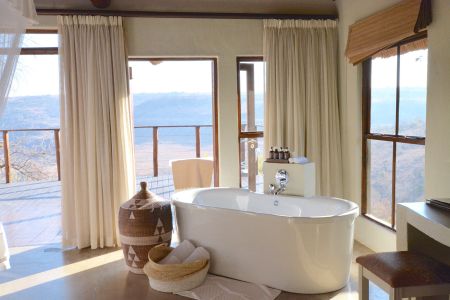 esiweni-luxury-safari-lodge-suite-indoor-bath