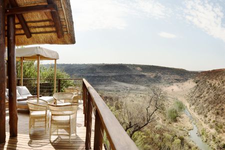 esiweni-luxury-safari-lodge-suite-outdoor-bath-valley-view